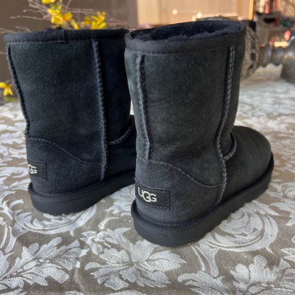UGG AUSTRALIA Classic II Boot kids size 1 - Picture 7 of 10